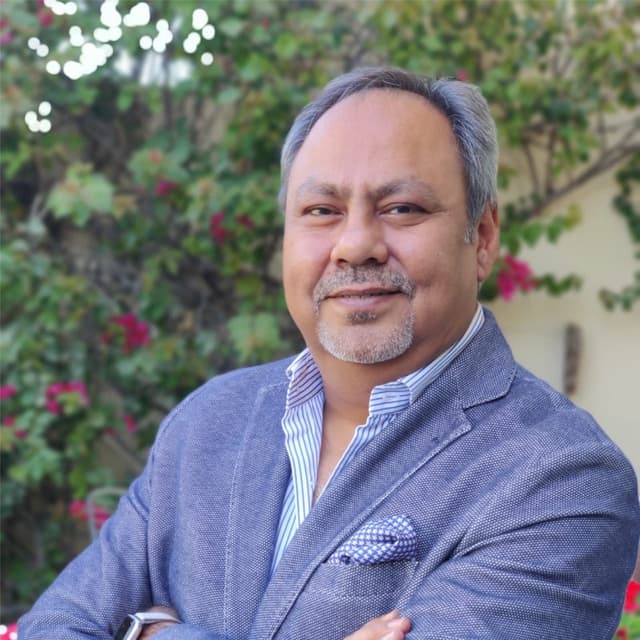 Rajesh Mirchandani gave the review to Kaartik Gor, the Best Astrologer.